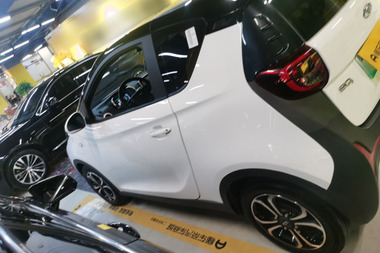奇瑞 小蚂蚁 2021款 15万蚁粉款 蚁酷版 磷酸铁锂车身外观4