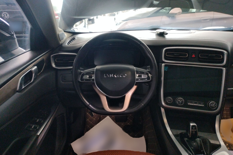 领克01 2017款 2.0T 两驱型Pro版中控内饰13