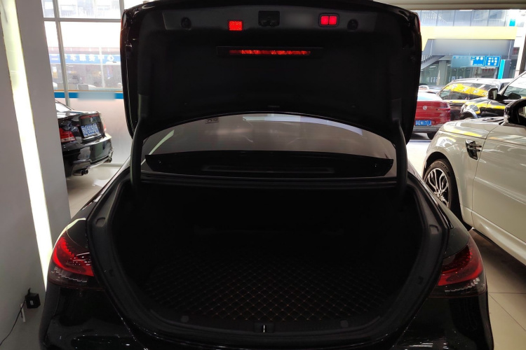 奔驰E级 2023款 改款 E 300 L 时尚型机舱底盘23