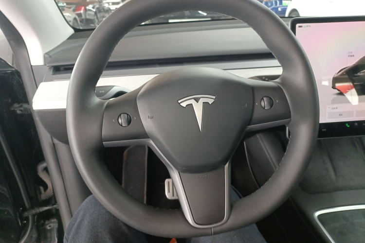 特斯拉 Model Y 2023款 后轮驱动版中控内饰13