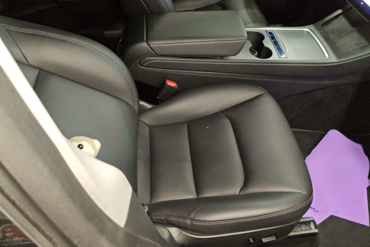 特斯拉 Model Y 2021款 标准续航后驱版局部细节41