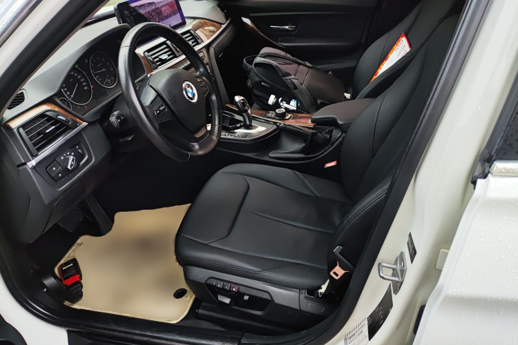 宝马3系 2013款 320Li 时尚型中控内饰19