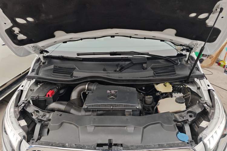 奔驰V级 2021款 V 260 领航版机舱底盘24