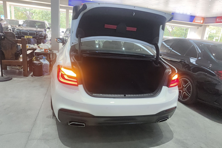 宝马5系(进口) 2018款 525i M运动套装机舱底盘23