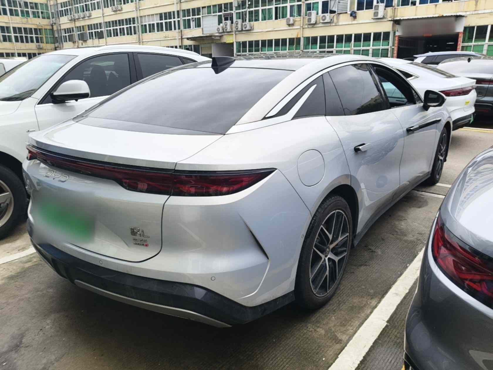 比亚迪 汉L 2025款 EV 四驱激光雷达旗舰型(5)