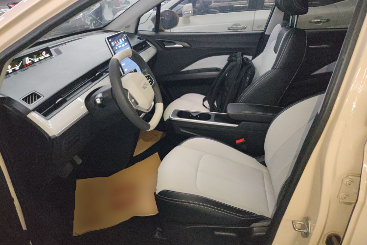 哪吒汽车 哪吒AYA 2023款 401 Lite中控内饰19