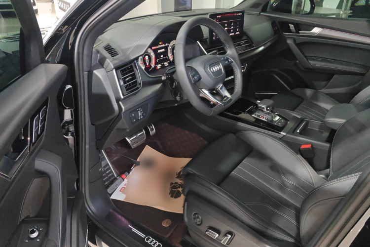 奥迪Q5L 2025款 45周年典藏版 45 TFSI 豪华动感型中控内饰7003