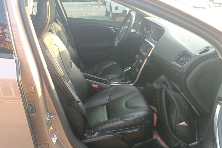 沃尔沃V40 2017款 T3 智逸版局部细节41