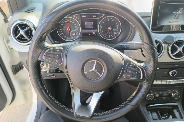 奔驰B级 2015款 B 200 时尚型局部细节13