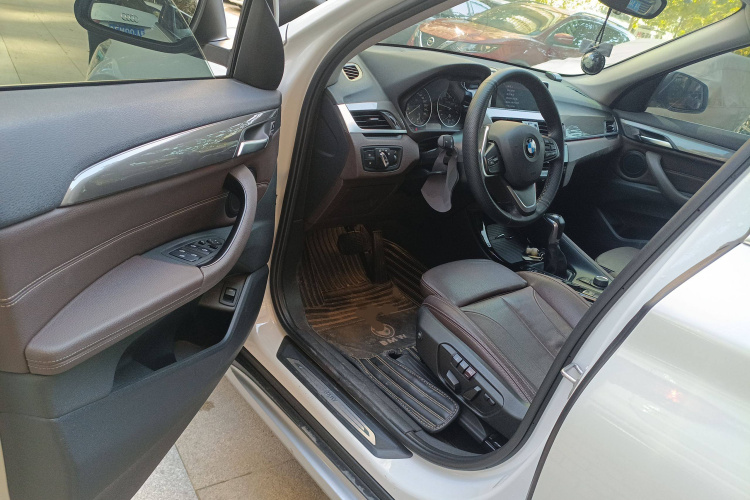 宝马X1 2018款 sDrive18Li 尊享型中控内饰7003