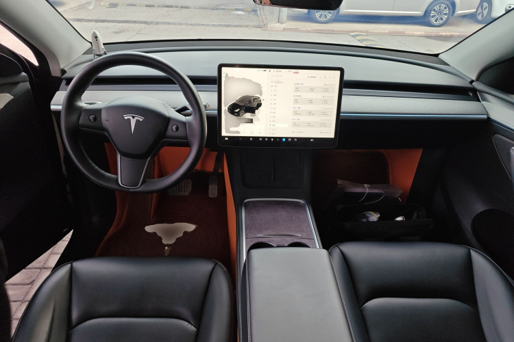 特斯拉 Model Y 2023款 长续航全轮驱动版中控内饰7002