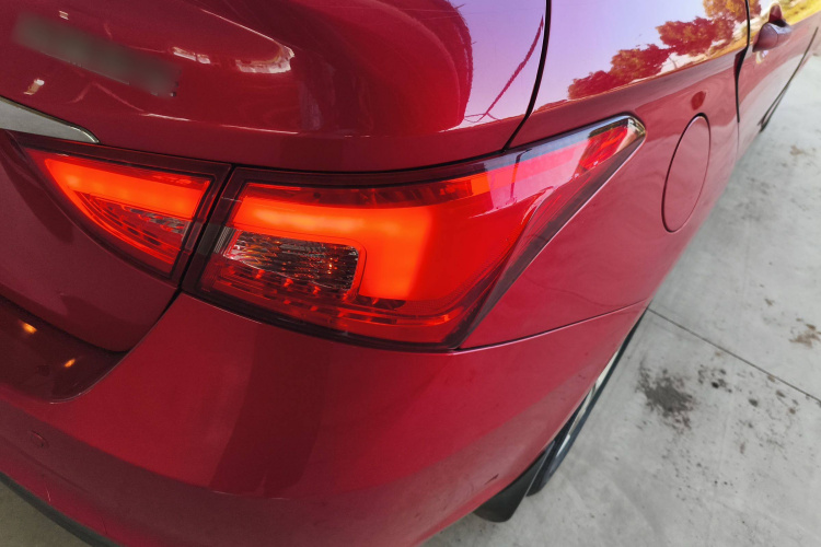 奇瑞 艾瑞泽5 2016款 1.5L 手动领潮版车身外观9