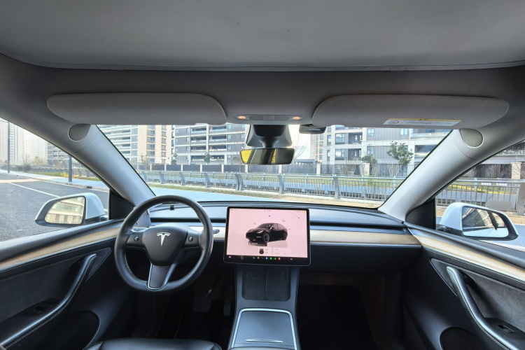 特斯拉 Model Y 2022款 长续航全轮驱动版中控内饰7005