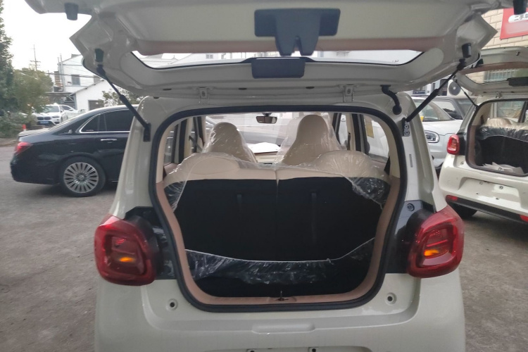 五菱汽车 宏光MINIEV 2025款 四门版 进阶款机舱底盘23