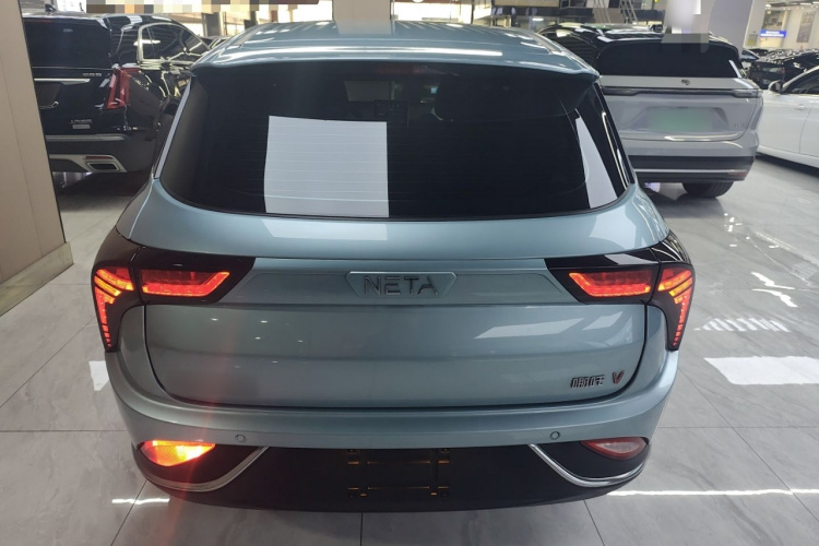 哪吒汽车 哪吒V 2022款 潮 400 Lite车身外观6