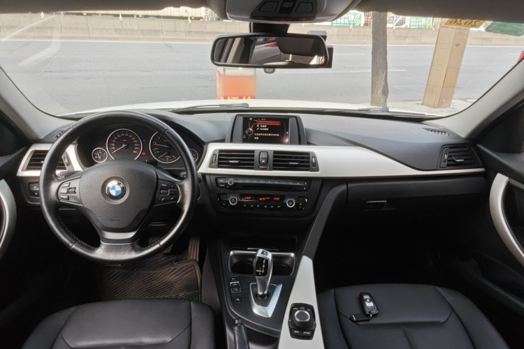 宝马3系 2015款 320Li 超悦版时尚型中控内饰12