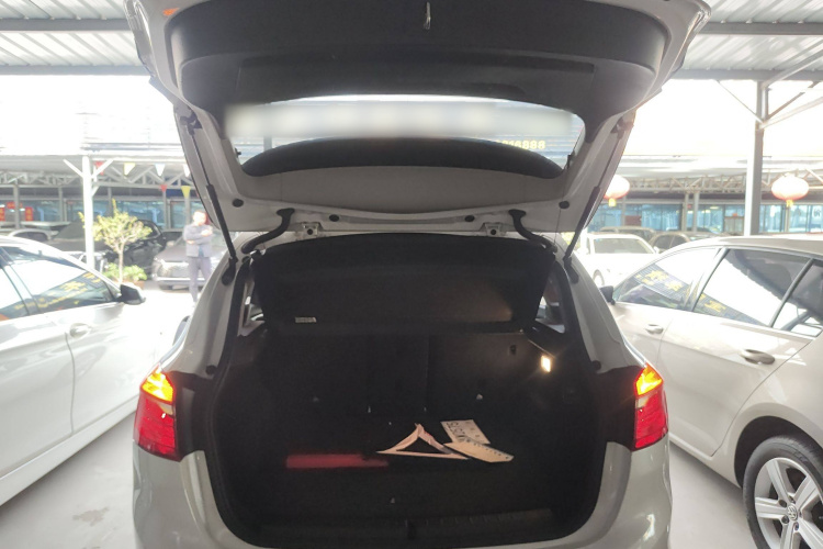 宝马2系旅行车 2016款 218i 时尚型机舱底盘23