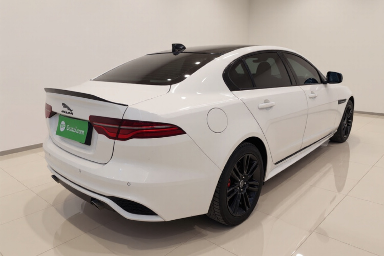 捷豹XEL 2024款 2.0T 250PS R-DYNAMIC S耀黑运动版车身外观7