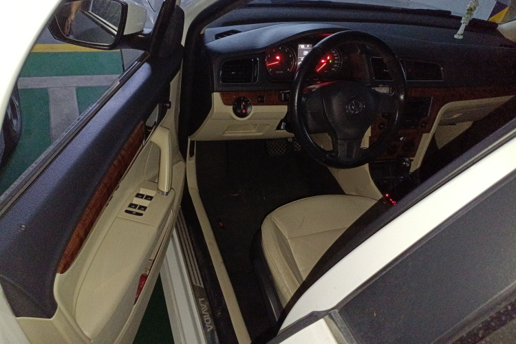 大众 朗逸 2013款 1.6L 自动舒适版中控内饰20