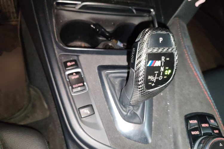 宝马3系 2017款 320Li M运动型局部细节18