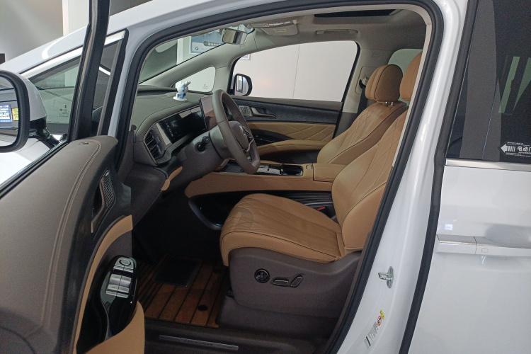 腾势D9 2022款 DM-i 1040 尊贵型中控内饰7003