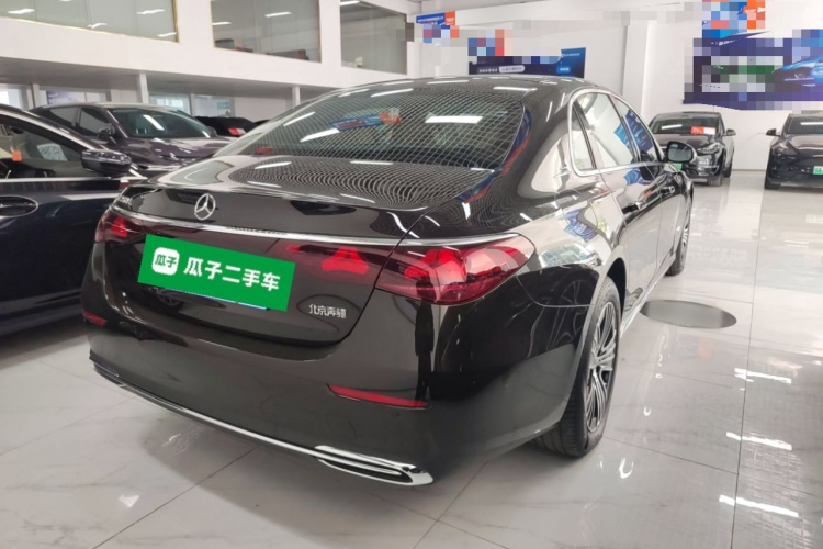 奔驰E级 2025款 改款 E 260 L车身外观7