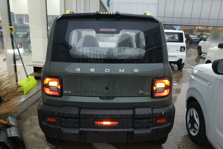 吉利银河 2025款 210km 熊猫骑士车身外观6