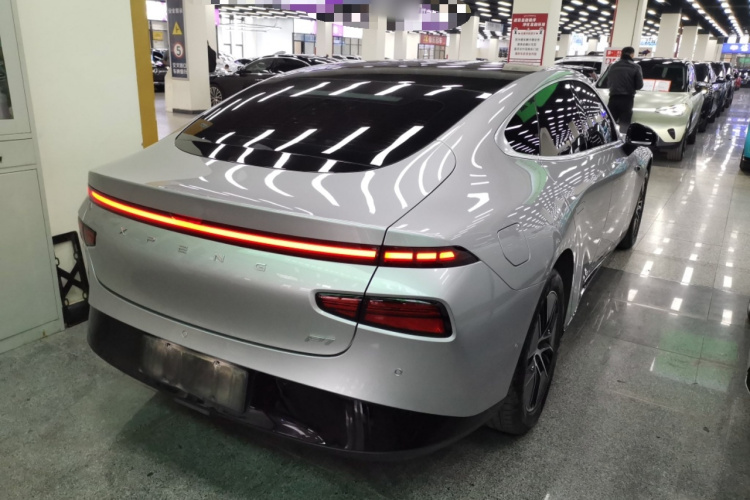 小鹏P7 2024款 P7i 550 Pro车身外观6005