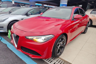 阿尔法·罗密欧 Giulia朱丽叶 2017款 2.0T 280HP 豪华版