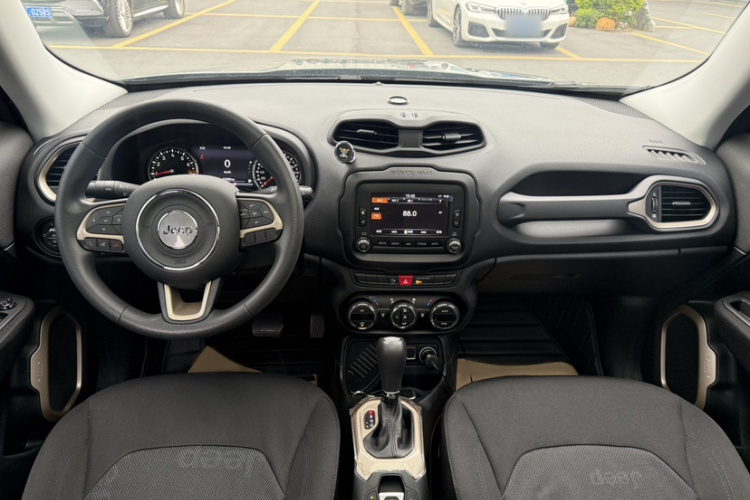 Jeep 自由侠 2016款 1.4T 自动劲能版+中控内饰7003
