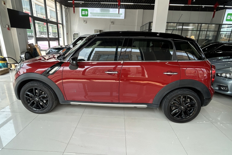 MINI Countryman 2016款 1.6T COOPER ALL4 Fun装备控车身外观4