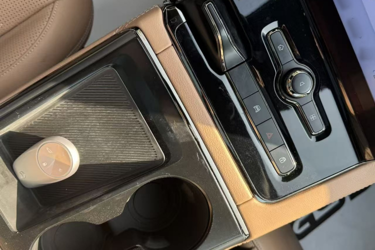 蔚来ES8 2020款 580KM 六座版中控内饰7005