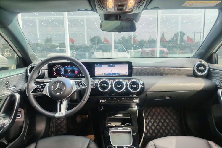 奔驰A级 2023款 A 180 L中控内饰7007