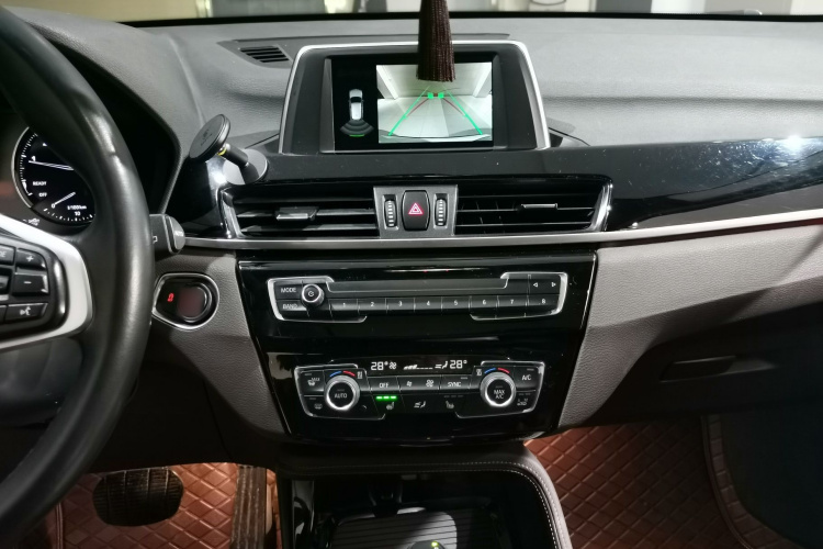 宝马X1 2018款 sDrive18Li 尊享型中控内饰7005