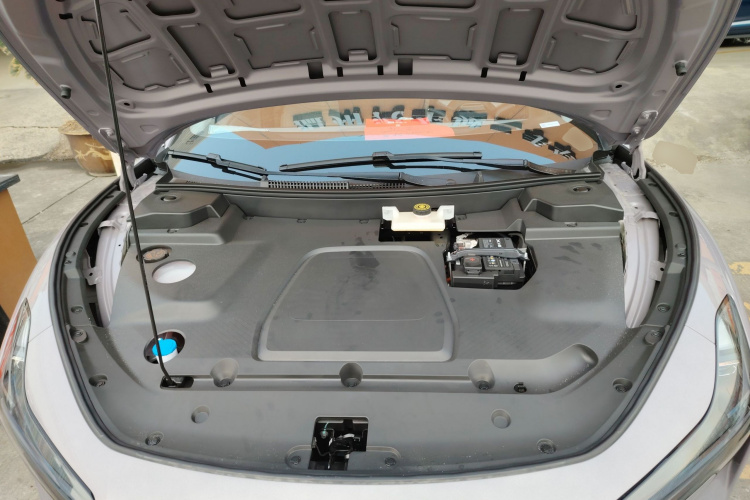 小鹏MONA M03 2025款 620 超长续航 Plus机舱底盘24