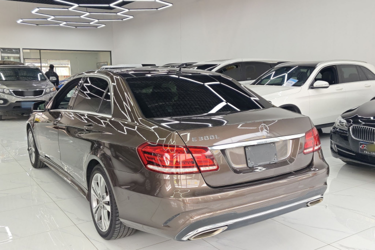 奔驰E级 2014款 改款 E 300 L 运动型车身外观6004