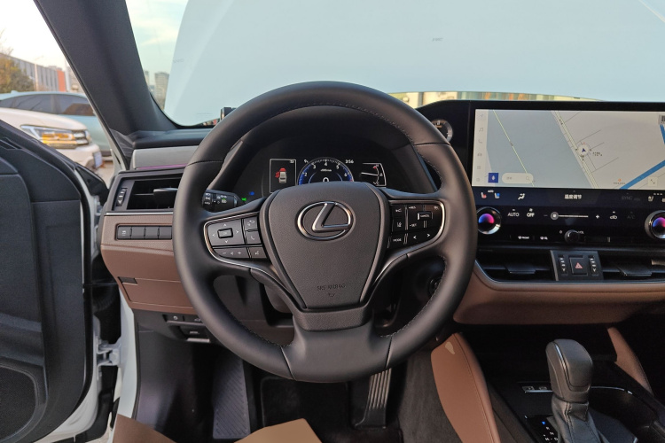 雷克萨斯ES 2025款 200 臻享版中控内饰13