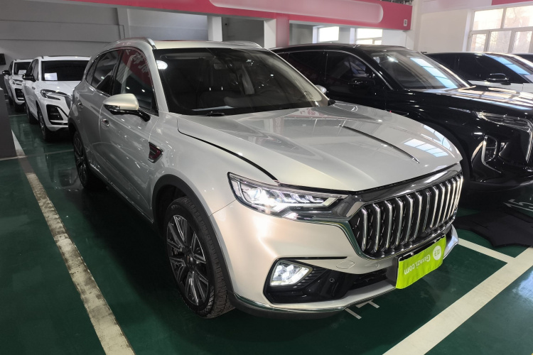 红旗HS5 2022款 改款 2.0T 智联旗享四驱版车身外观3