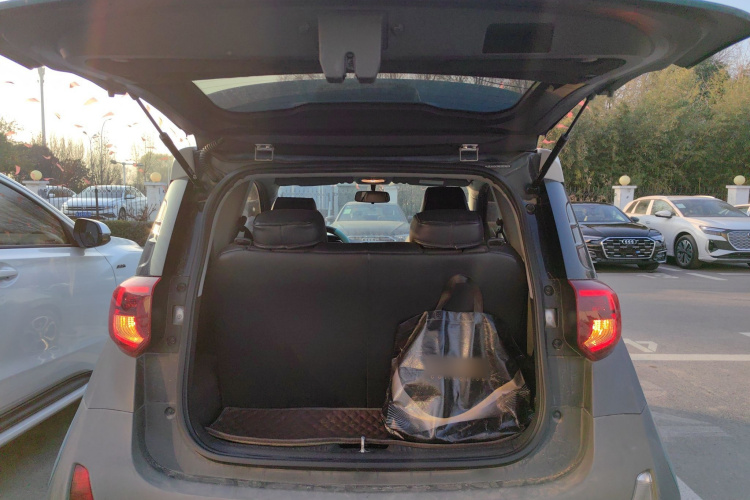 奇瑞 小蚂蚁 2021款 20万蚁粉款 元气版 三元锂 301km机舱底盘23