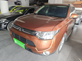 三菱 欧蓝德(进口) 2013款 2.4L 四驱豪华导航版 5座