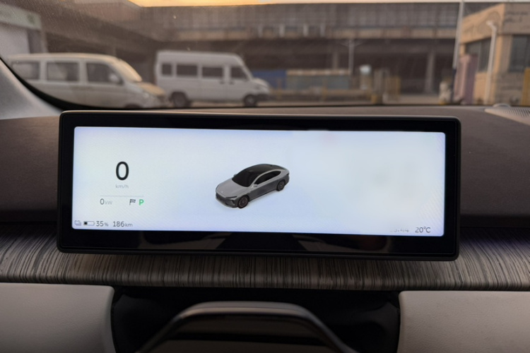 蔚来ET7 2022款 75kWh中控内饰7015