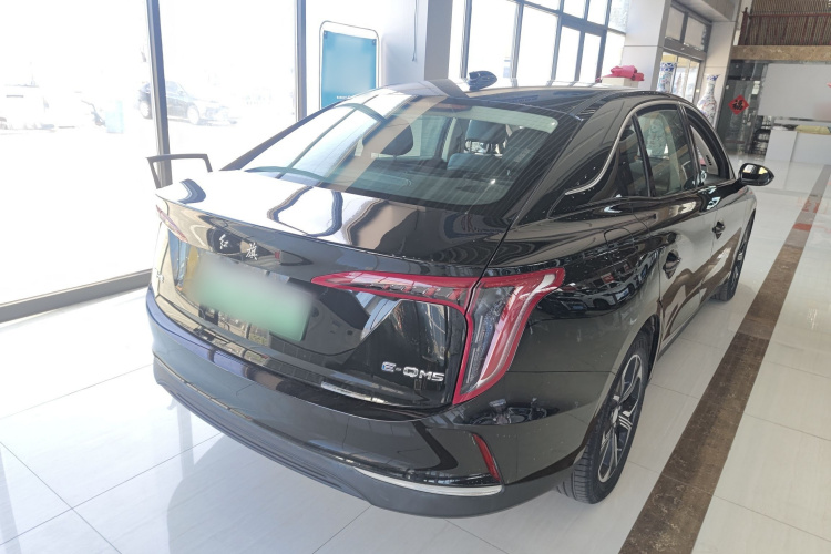 红旗E-QM5 2022款 431km 充电乐享版车身外观7