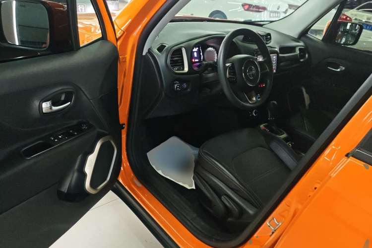 Jeep 自由侠 2017款 180T 自动高能版中控内饰20