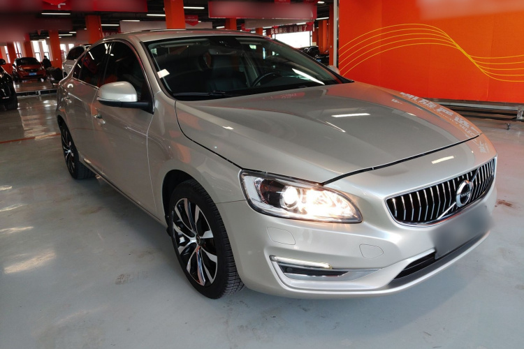 沃尔沃S60 2019款 S60L T3 智进版车身外观3