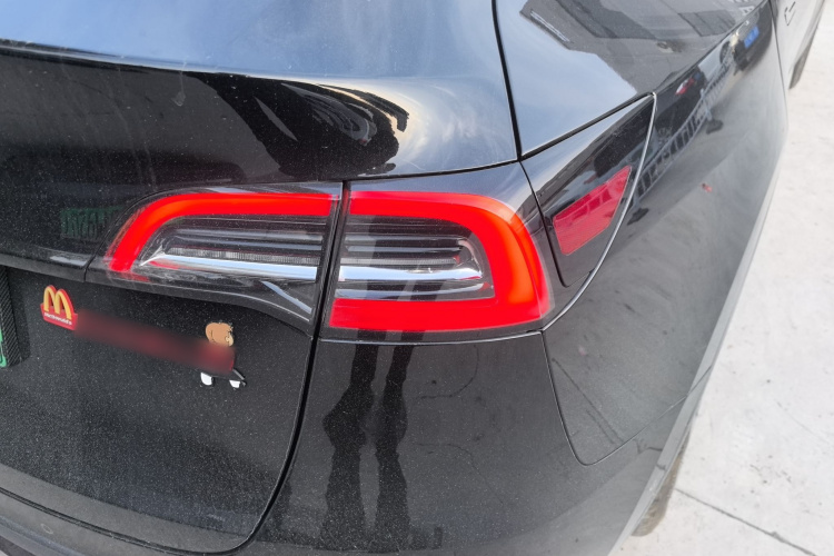 特斯拉 Model Y 2021款 Performance高性能全轮驱动版车身外观9