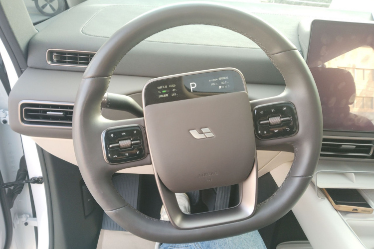 理想汽车 理想MEGA 2024款 Ultra中控内饰13