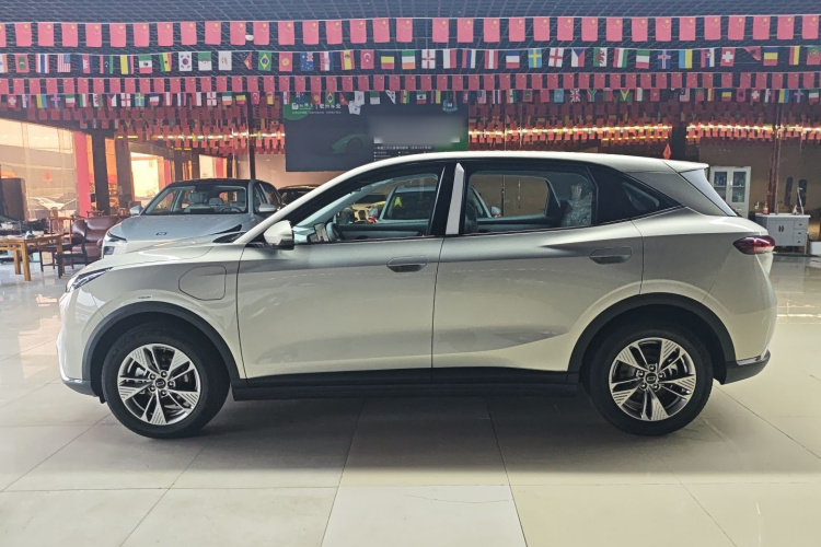 奔腾 悦意03 2025款 565km 乐享版车身外观4