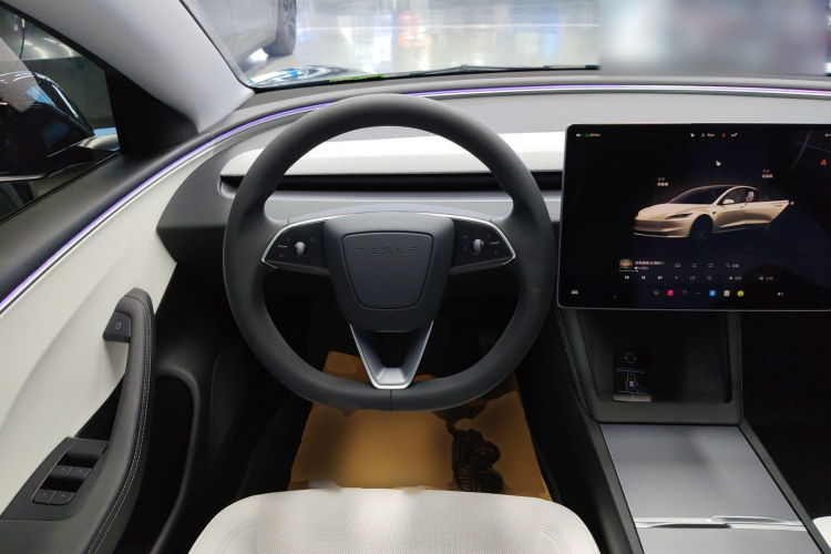 特斯拉 Model 3 2023款 后轮驱动版中控内饰13