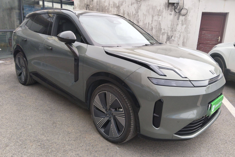 领克08 EM-P 2023款 220km 四驱性能Halo车身外观3