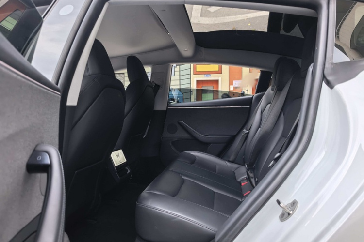 特斯拉 Model 3 2023款 后轮驱动版中控内饰7004